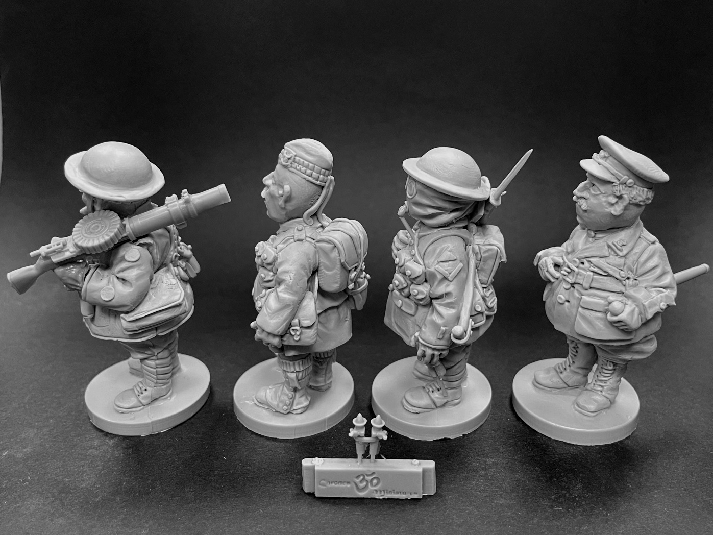 CHM-50.01. Шаржевая миниатюра. WW1: Британская Армия, набор №1 (пехота). В комплекте 4 фигуры. 50 мм. Материал - смола. Chronos Miniatures