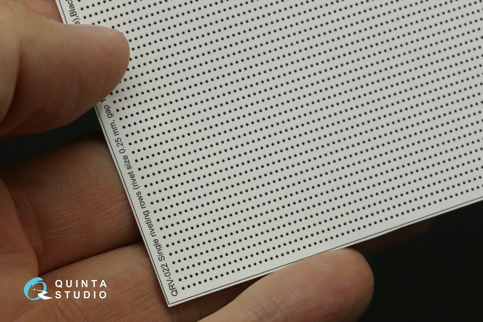 QRV-022 Одиночные клепочные ряды (размер клепки 0.25 mm, интервал 1.0 mm), цвет черный