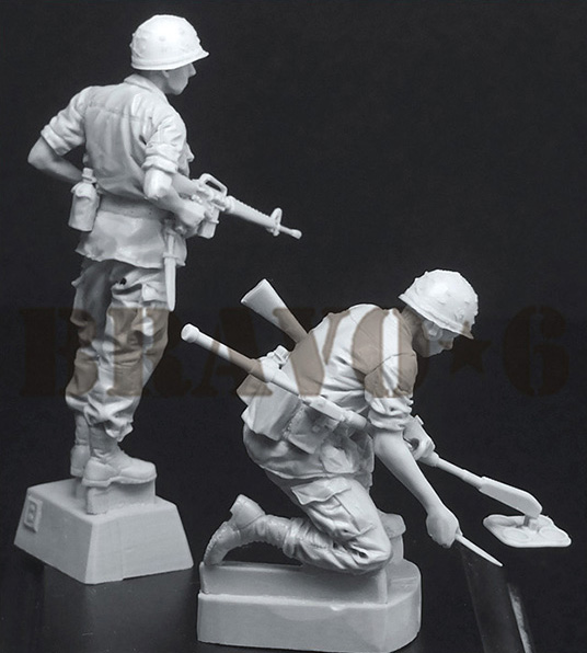 B6-35309 Миниатюра с декалью US Mine Detector Team Bravo6