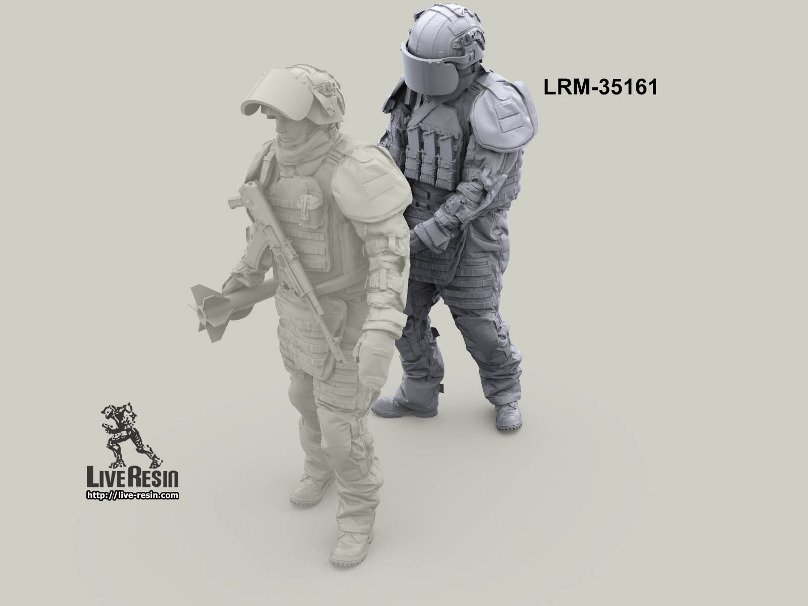 LRM35161 Современный Российский сапер в тяжелом костюме разминирования переносит обезвреженный самодельный снаряд-2 (Не для свободной продажи) Live Resin