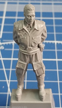 AM3557 Фигура Швайгера с сменной головой красного черепа