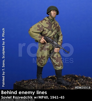 RDM35019 Советский солдат  Soviet Razviedchik w/MP40, 1941-45