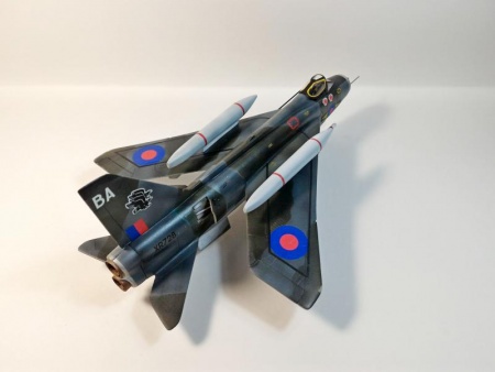 72025  Многоцелевой истребитель Лайтнинг ARK model