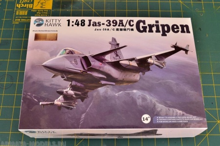 KH80117 Истребитель Jas-39a/c  (Kitty Hawk) 1/48 Kitty Hawk