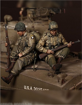3601SOGA U.S. Army Airbornes on Sherman.